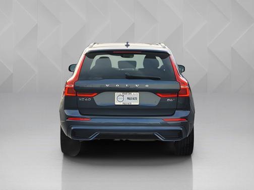 2023 Volvo XC60 Ultimate Dark Theme