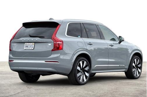 2024 Volvo XC90 Recharge Plug-In Hybrid Plus Bright Theme
