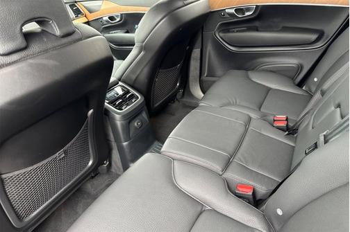 2024 Volvo XC90 Recharge Plug-In Hybrid Plus Bright Theme