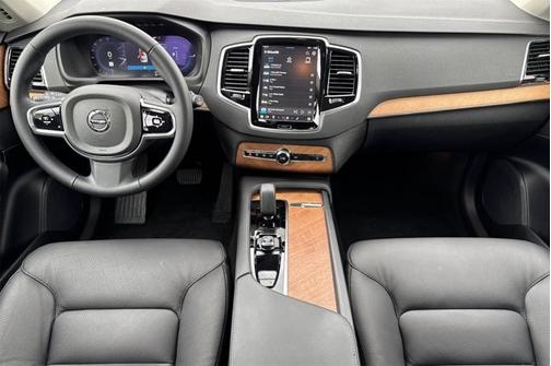 2024 Volvo XC90 Recharge Plug-In Hybrid Plus Bright Theme