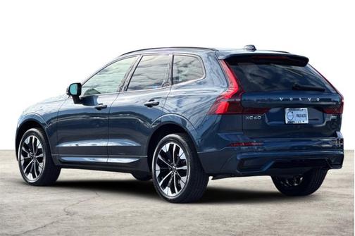 2026 Volvo XC60 Plus