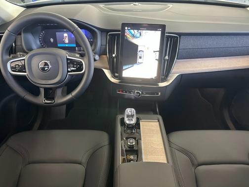 Crystal White Pearl 2026 Volvo XC90 Plug-In Hybrid Plus