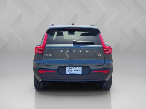 Forest Lake 2026 Volvo XC40 Core