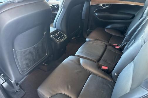 2022 Volvo XC90 Momentum