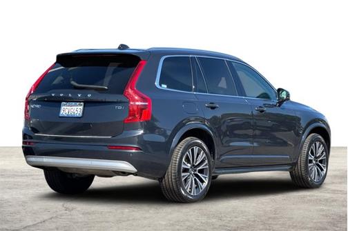2022 Volvo XC90 Momentum