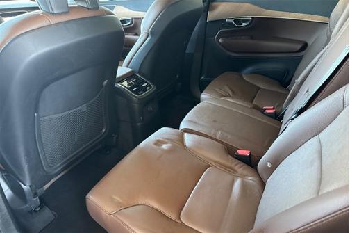 2023 Volvo XC90 Recharge Plug-In Hybrid Core Bright Theme