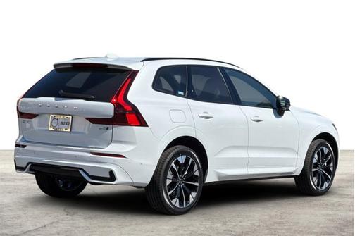 2026 Volvo XC60 Plus