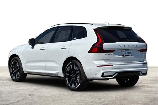 2026 Volvo XC60 Plus