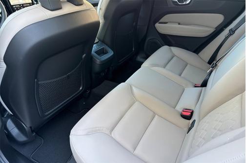 2026 Volvo XC60 Plus