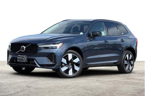 2024 Volvo XC60 Recharge Plug-In Hybrid Plus Dark Theme