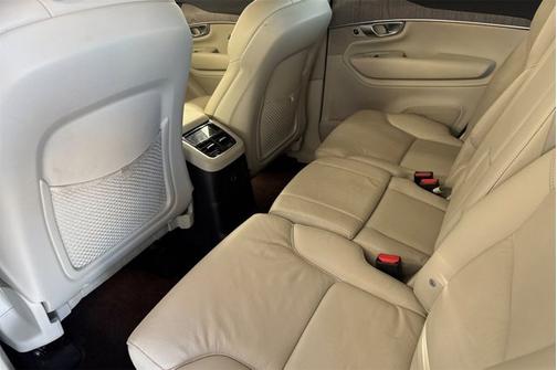 2024 Volvo XC90 Recharge Plug-In Hybrid Plus Bright Theme