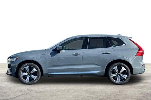 2023 Volvo XC60 Recharge Plug-In Hybrid Plus Bright Theme