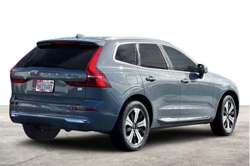 2023 Volvo XC60 Recharge Plug-In Hybrid Plus Bright Theme