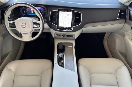 2023 Volvo XC90 Recharge Plug-In Hybrid Plus Dark Theme