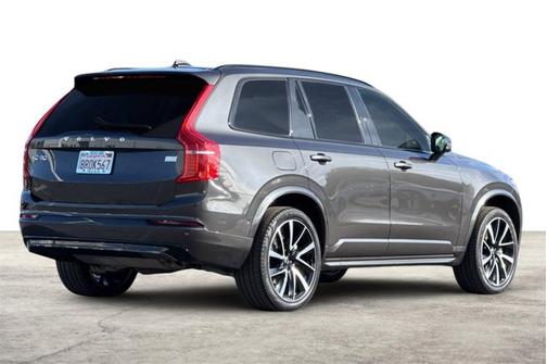 2023 Volvo XC90 Recharge Plug-In Hybrid Plus Dark Theme