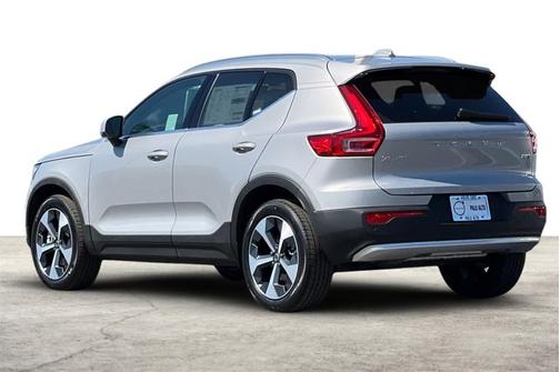 2025 Volvo XC40 Core Bright Theme
