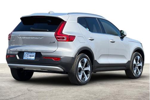 2025 Volvo XC40 Core Bright Theme