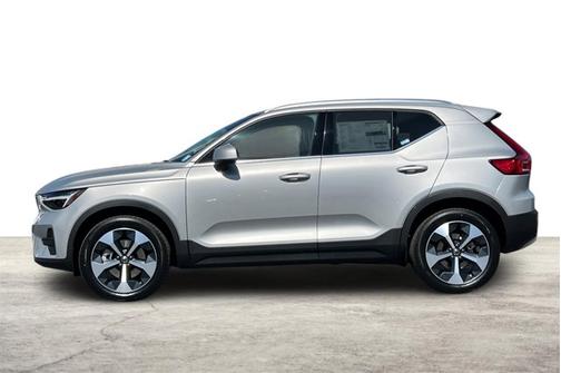 2025 Volvo XC40 Core Bright Theme