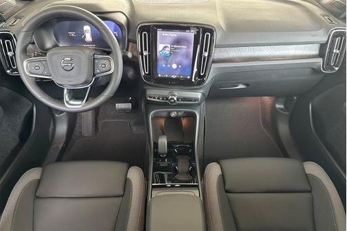 2025 Volvo EX40 Core