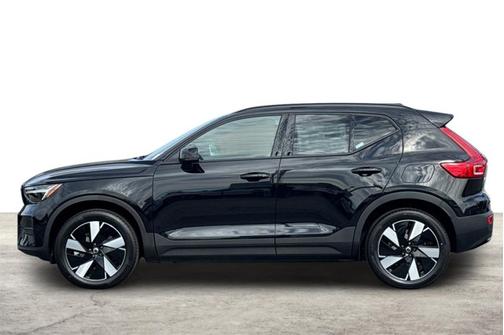 2025 Volvo EX40 Core