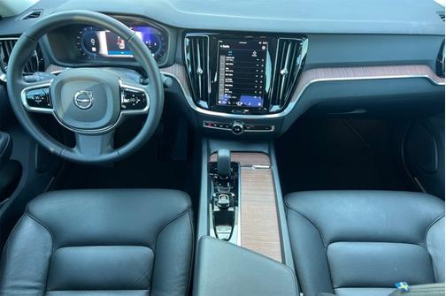 2024 Volvo S60 Plus Dark Theme