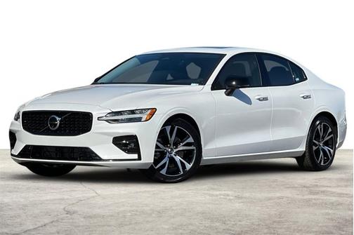 2024 Volvo S60 Plus Dark Theme