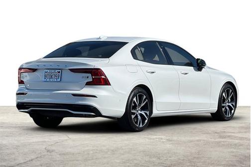 2024 Volvo S60 Plus Dark Theme