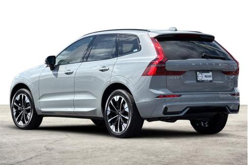 2026 Volvo XC60 Plus