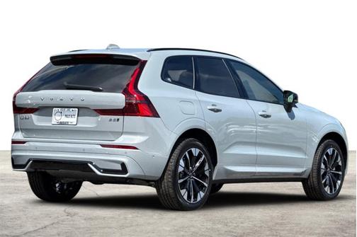 2026 Volvo XC60 Plus