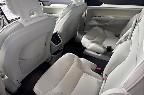 2025 Volvo EX90 Plus