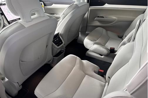 2025 Volvo EX90 Plus