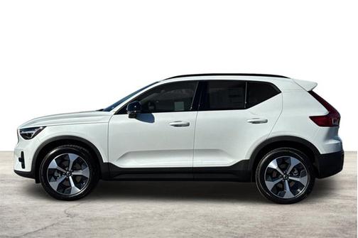 2026 Volvo XC40 Plus