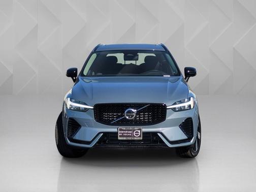2024 Volvo XC60 Recharge Plug-In Hybrid Plus Dark Theme