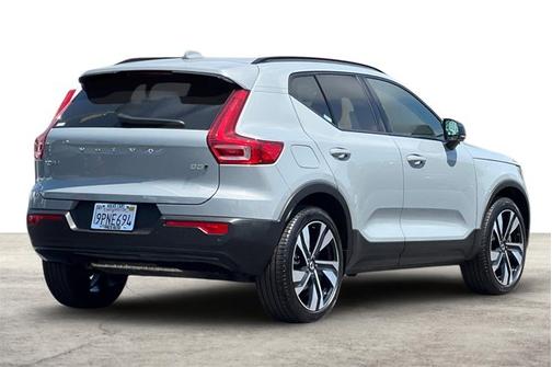 2025 Volvo XC40 Plus Dark Theme