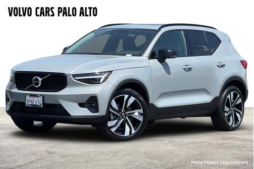 2025 Volvo XC40 Plus Dark Theme