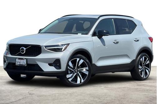 2025 Volvo XC40 Plus Dark Theme