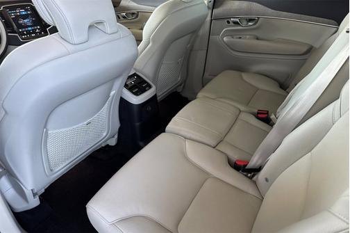 2023 Volvo XC90 Recharge Plug-In Hybrid Plus Bright Theme