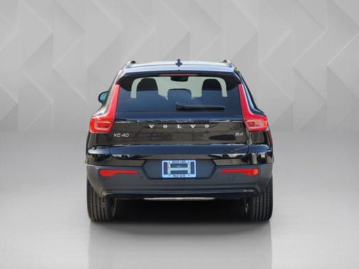 2026 Volvo XC40 Core