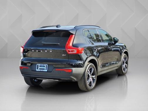 2026 Volvo XC40 Core