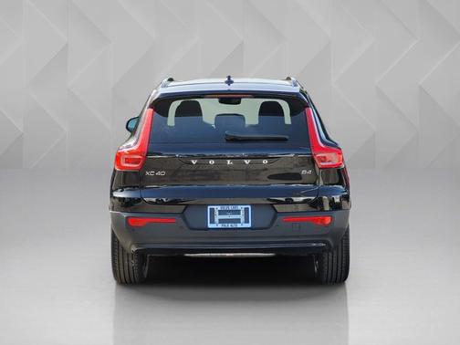 2026 Volvo XC40 Core