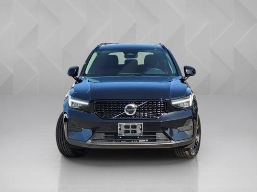 2026 Volvo XC40 Core