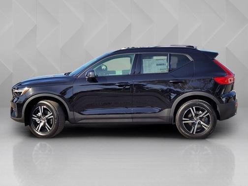 2026 Volvo XC40 Core