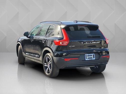 2026 Volvo XC40 Core