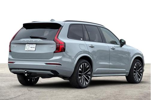 2026 Volvo XC90 Plug-In Hybrid Ultra Dark Theme