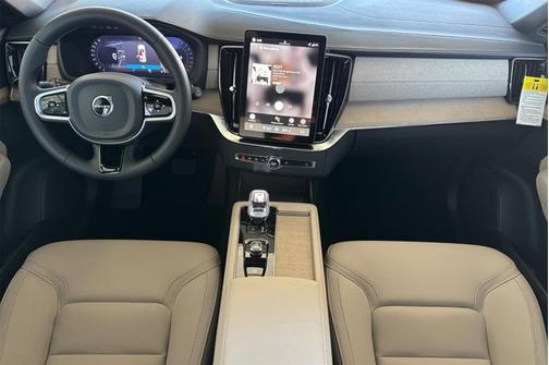 2026 Volvo XC90 Plus