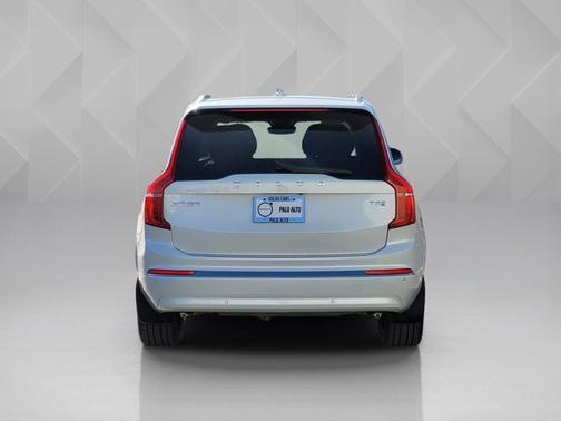 2025 Volvo XC90 Plug-In Hybrid Plus