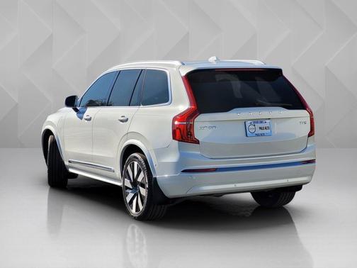 2025 Volvo XC90 Plug-In Hybrid Plus