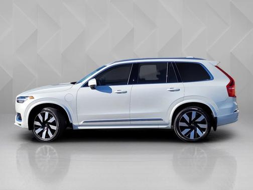 2025 Volvo XC90 Plug-In Hybrid Plus