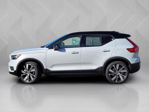 2021 Volvo XC40 P8