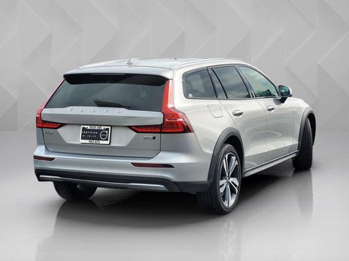 2025 Volvo V60 Cross Country Plus